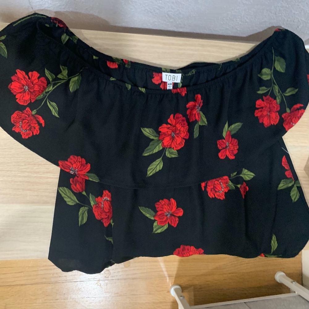 NWT Tobi Black and Red Floral Print Dressy Off-the-Shoulder Top, Size Medium